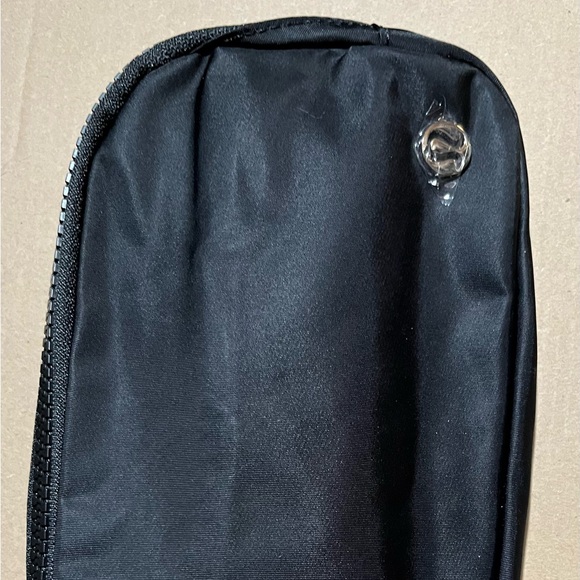 Lululemon Athletica Everywhere Belt Bag, Black, 7.5 x 5 x 2 inches - Picture 5 of 5